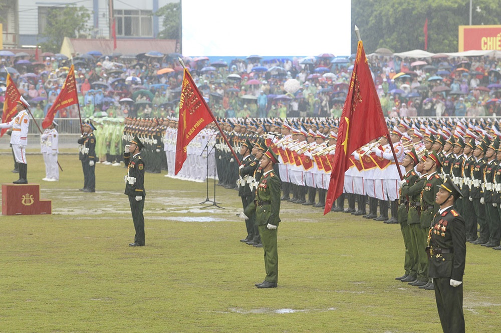 Military parade celebrates 70th anniversary of Dien Bien Phu victory