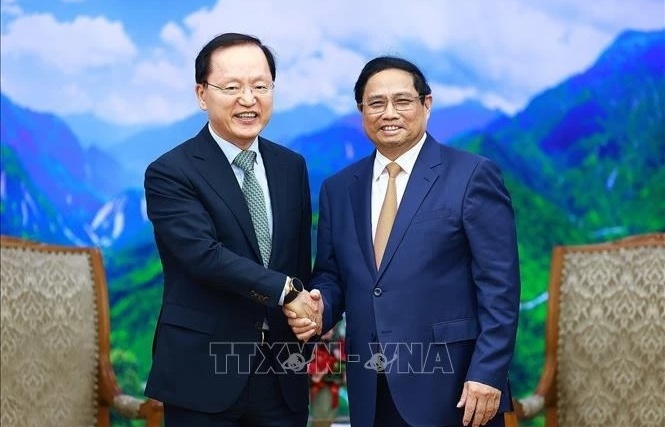 pm suggests samsung see vietnam as strategic manufacturing export base
