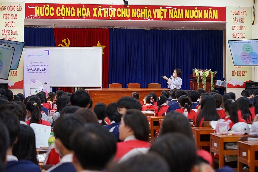 Shinhan Life Vietnam concludes successful career programme for students