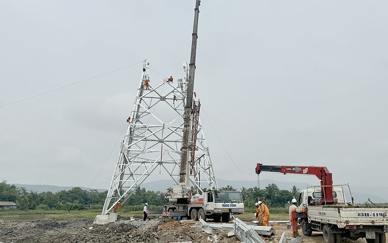 EVNNPT accelerates 500kV transmission line from Quang Trach to Pho Noi