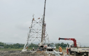 EVNNPT accelerates 500kV transmission line from Quang Trach to Pho Noi
