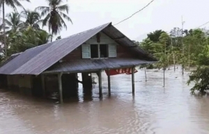 Indonesia: Banjir dan tanah longsor menyebabkan lebih dari 4.000 orang terdampar
