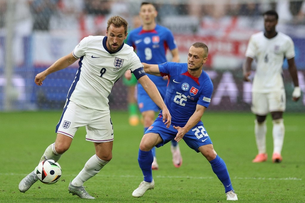 England avoid shock at Euro 2024 as Spain ease into quarter-finals