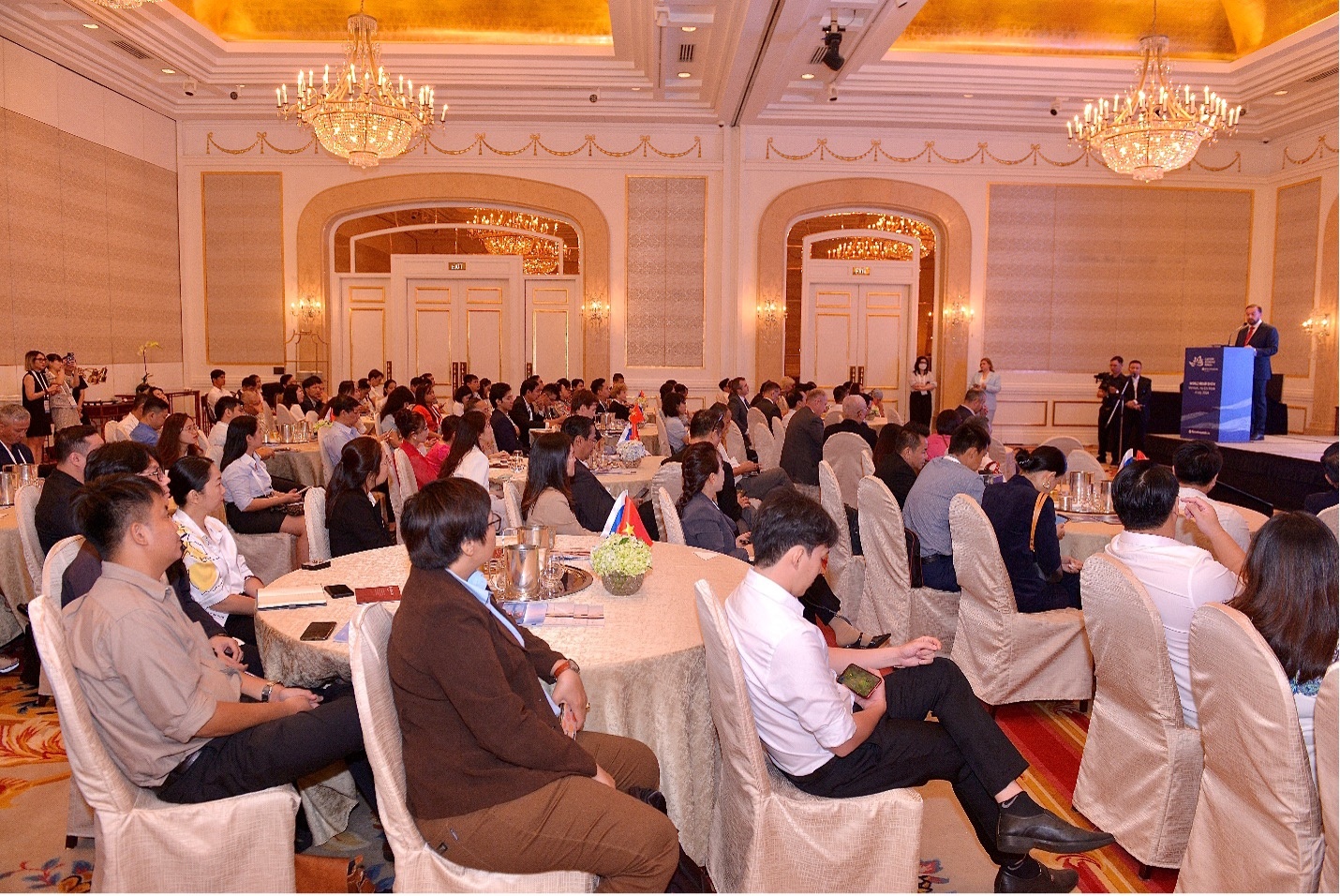 First off-site session of Eastern Economic Forum held in Vietnam