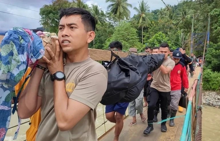 Indonesia landslide kills at least 23, leaves 35 missing