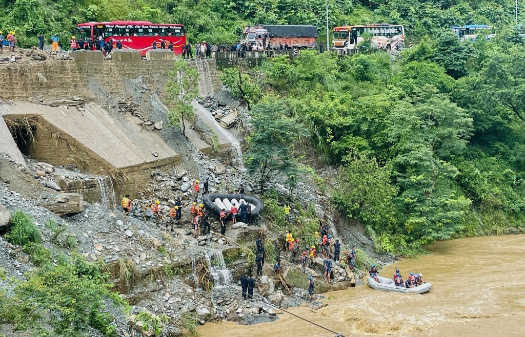 63 missing after Nepal landslide sweeps two buses into river