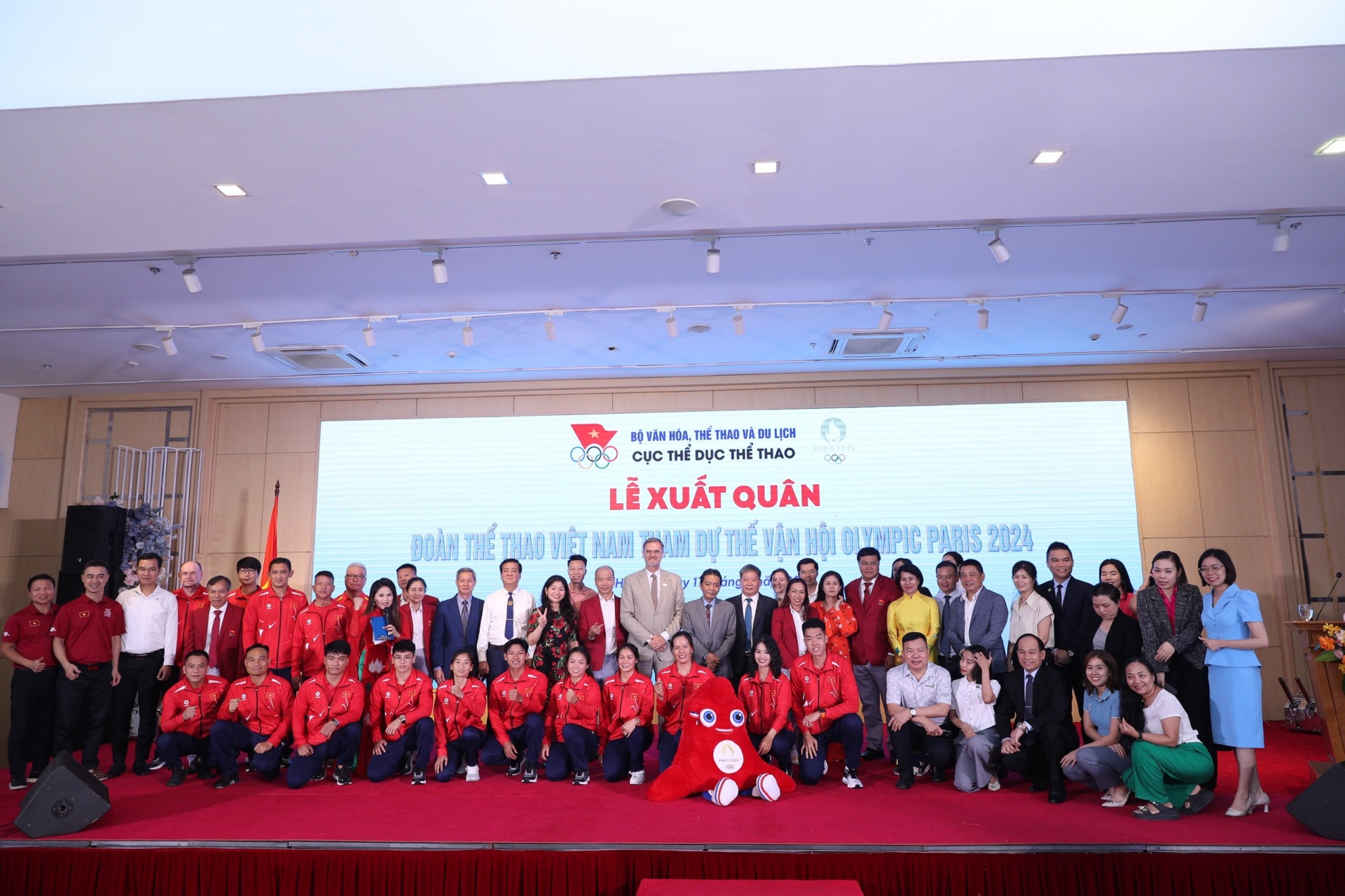 Herbalife Vietnam helps organise send-off ceremony for Olympics-bound athletes