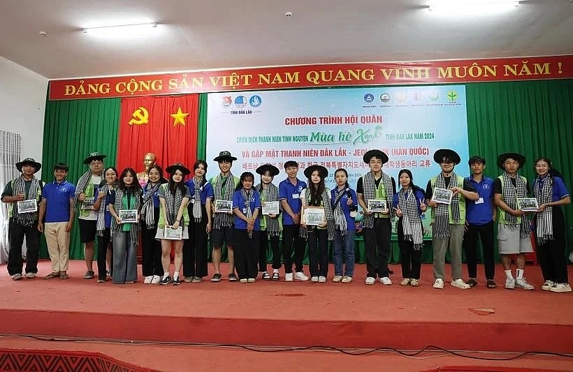Vietnamese, Korean youths join hands in green summer campaign in Dak Lak