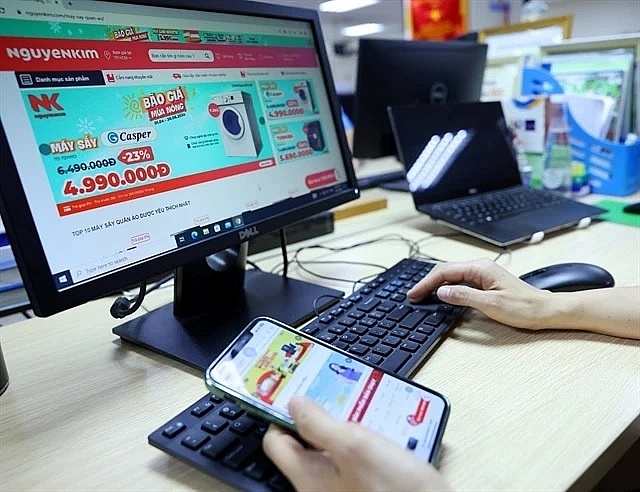 Vietnamese spend nearly 150 trillion VND on online shopping