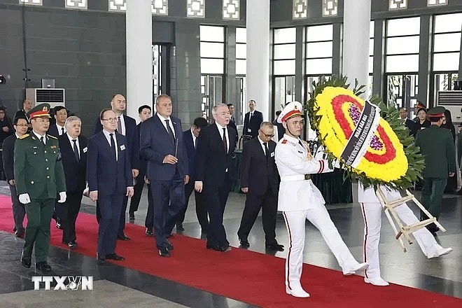 Foreign leaders pay last respects to Vietnamese Party chief