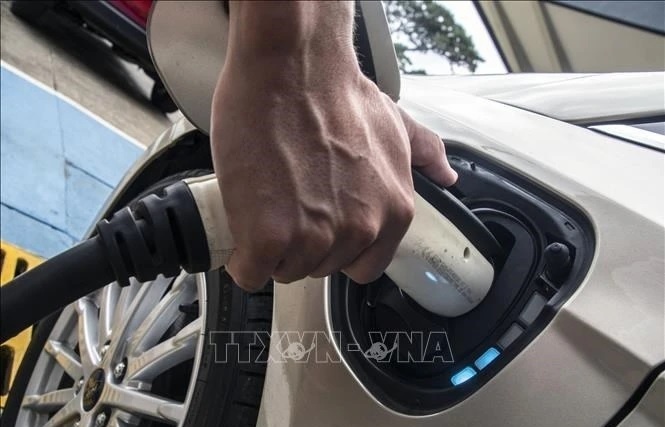 Indonesia encourages RoK to develop EV ecosystem with ASEAN