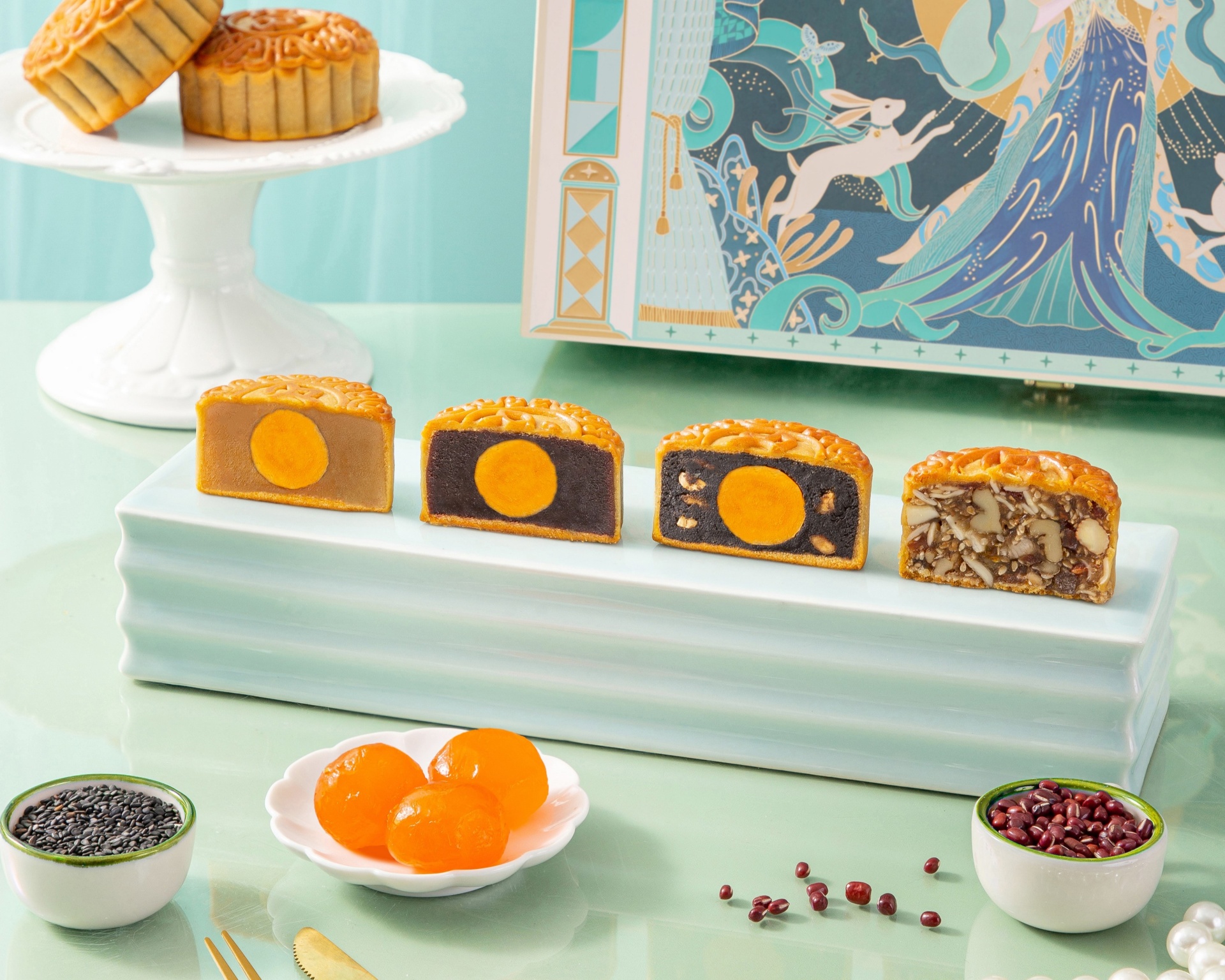 Hanoi Hotel unveils authentic Hong Kong mooncakes