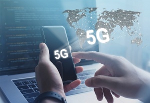 Competition heats up in smartphone arena