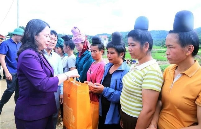 Vice President examines post-flood recovery in Son La