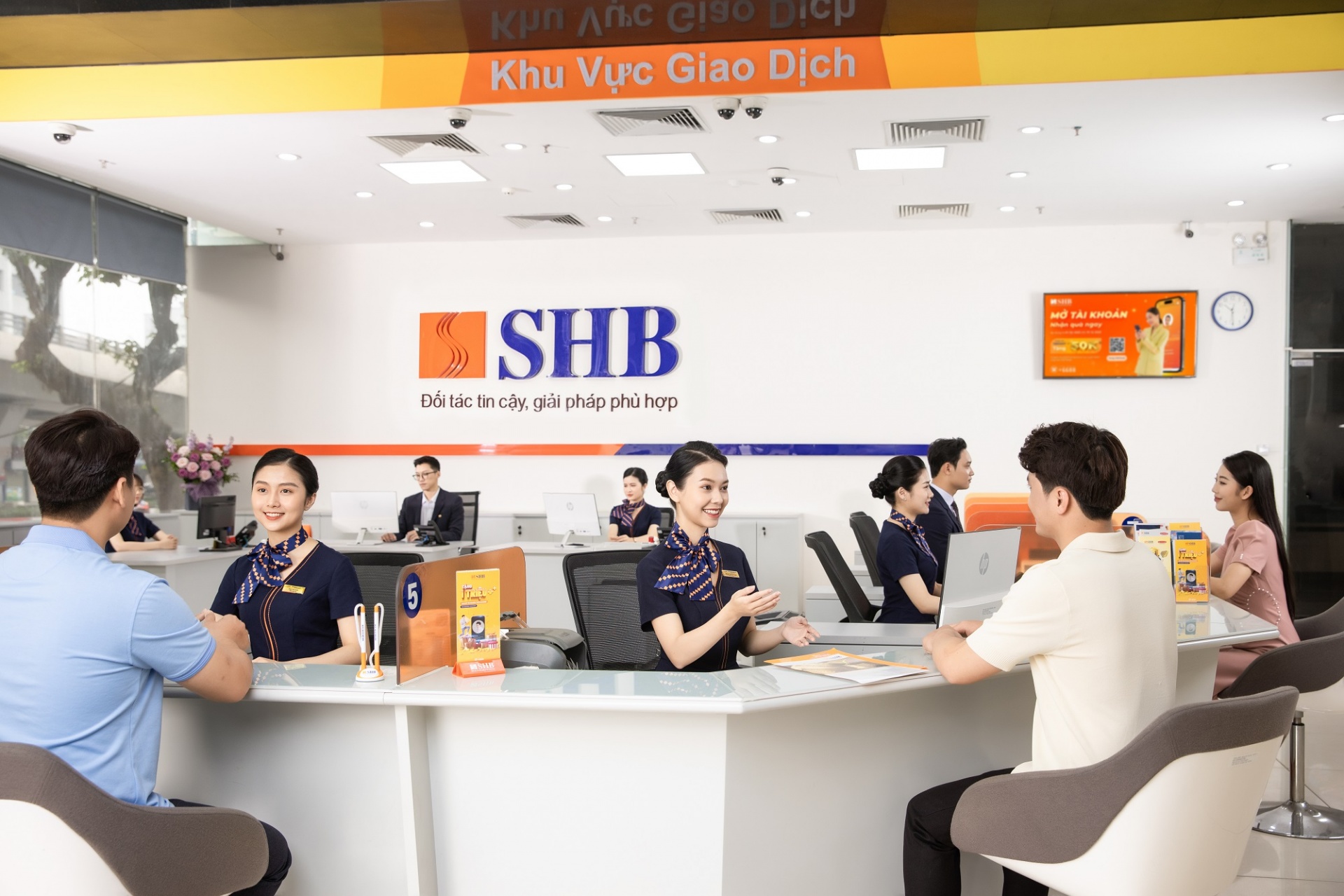 SHB accompanies foreign-invested enterprises with separate policies