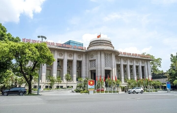 Vietnamese, Lao central banks discuss cooperation in using local currencies in bilateral trade