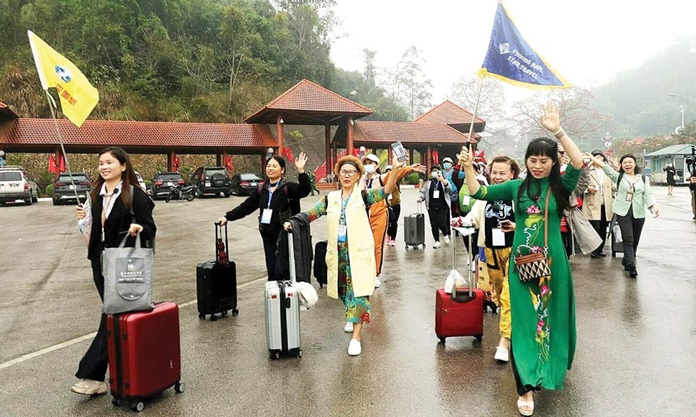 Chinese tourists returning to Vietnam