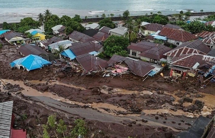 Floods, landslides kill many in Indonesia, Thailand