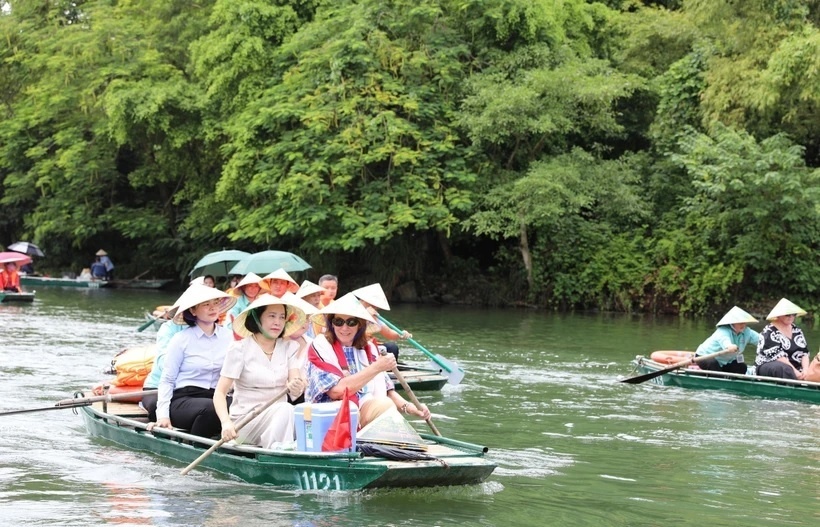 Australian Senate President visits Trang An ecotourism site in Ninh Binh