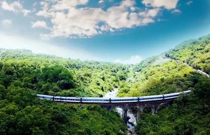 Train an attractive choice to tourists on National Day holiday