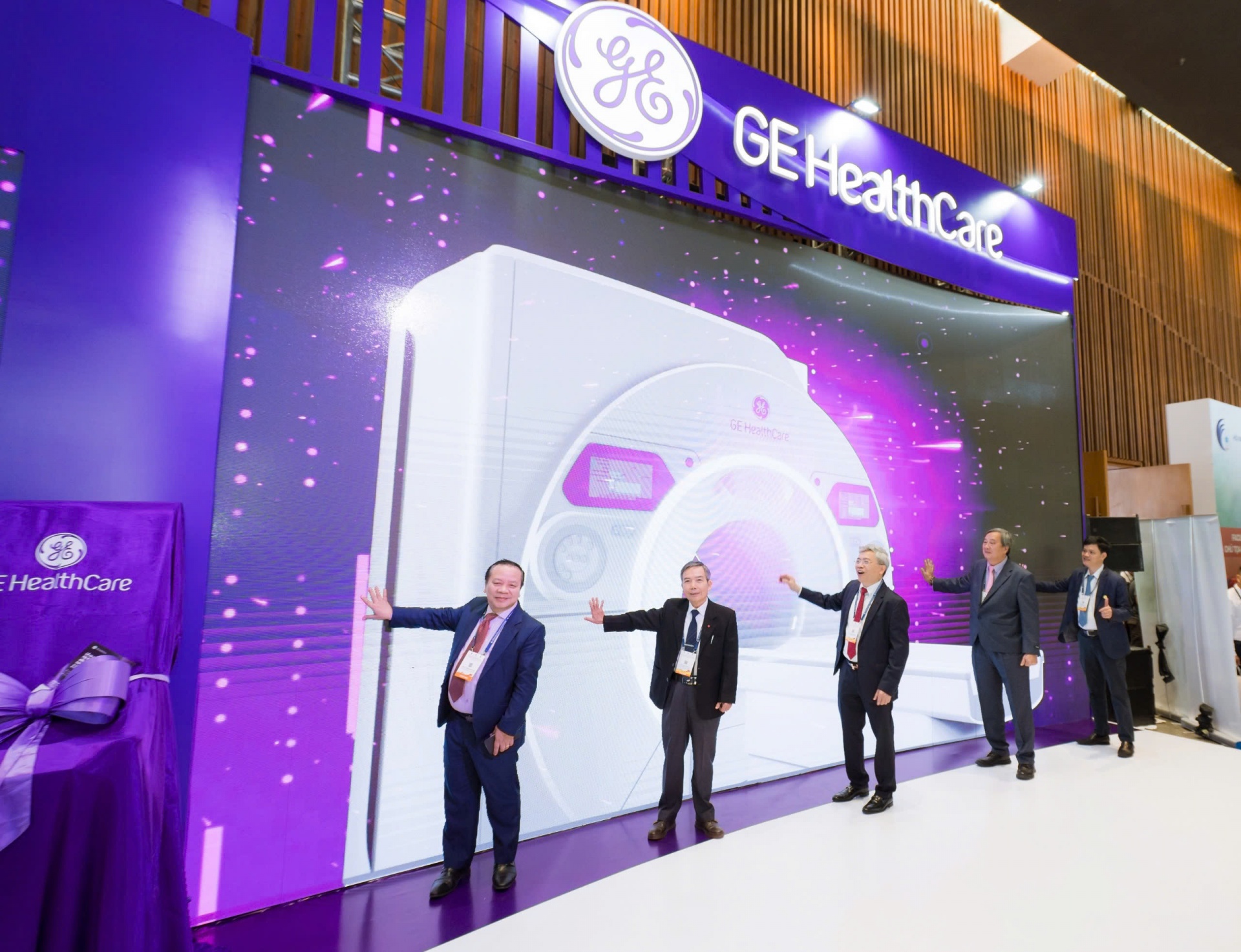 GE HealthCare brings healthcare solutions to science congress