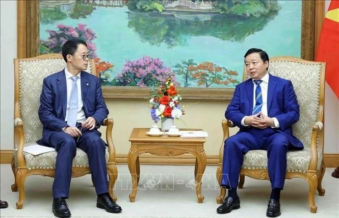 deputy pm calls on chinese firm to boost infrastructure cooperation with vietnam