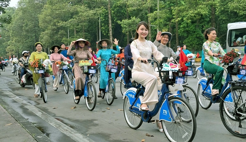 national day boosts hanoi tourism revenue