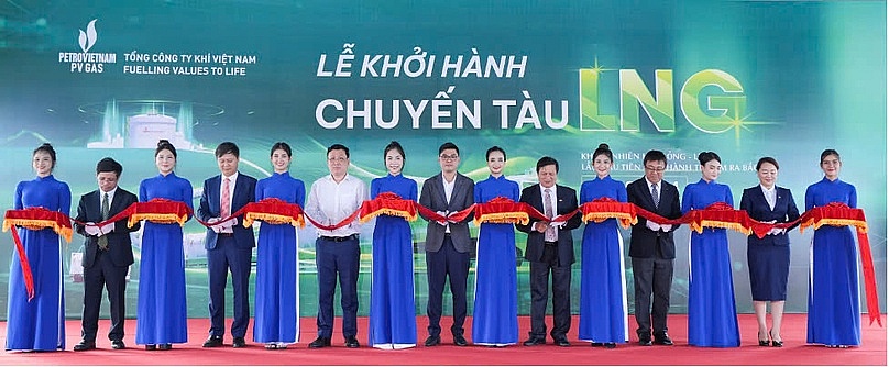 First LNG train shipment on south-north railway route launched