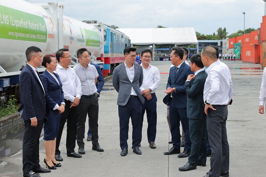 First LNG train shipment on south-north railway route launched