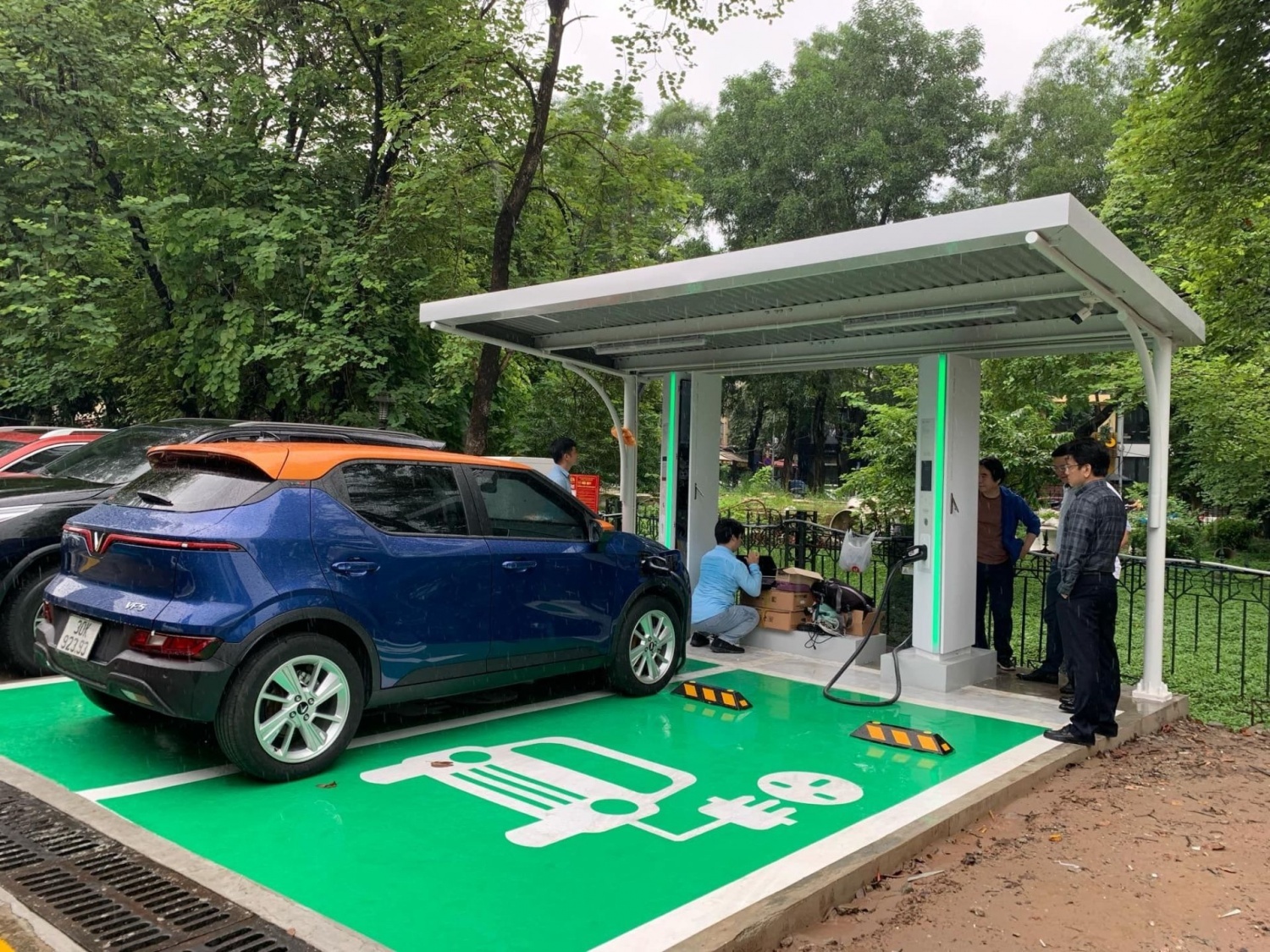 pv power plans to build 1000 ev charging stations by 2035