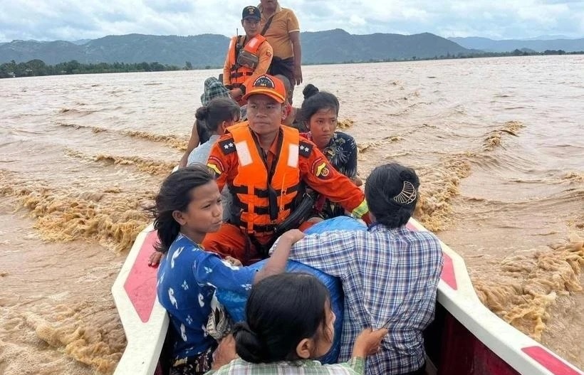 thailand plans to hold talks with myanmar to prevent cross border flooding