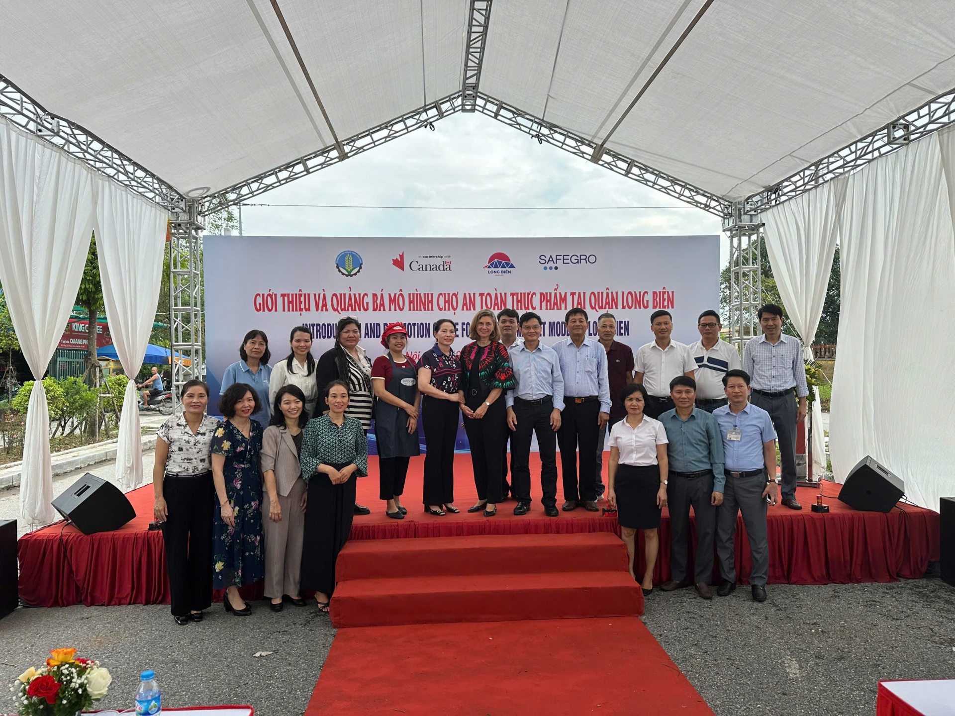 Joint initiative promotes food safety at traditional markets in Hanoi