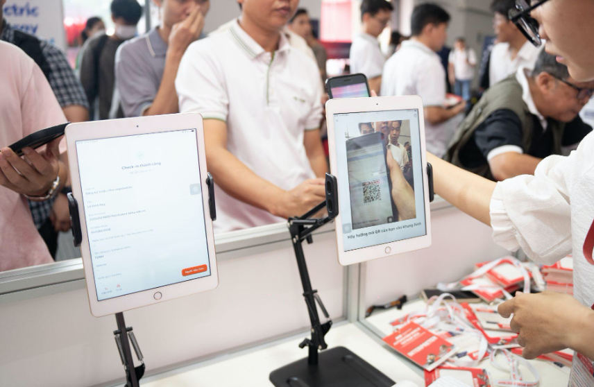 10,000 attendees check-in automatically in seconds at Automation World Vietnam 2024