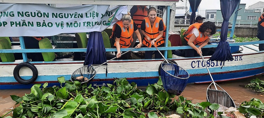 Vietnam urged to accelerate fight against plastic waste