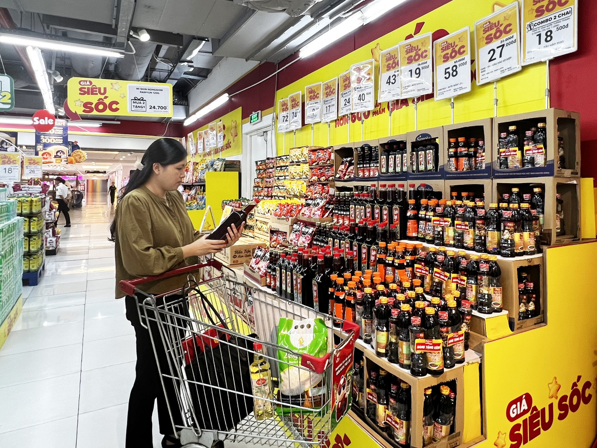 Consumer retail giant attracts foreign capital