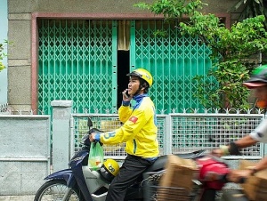 Vietnamese companies vie for online food delivery market