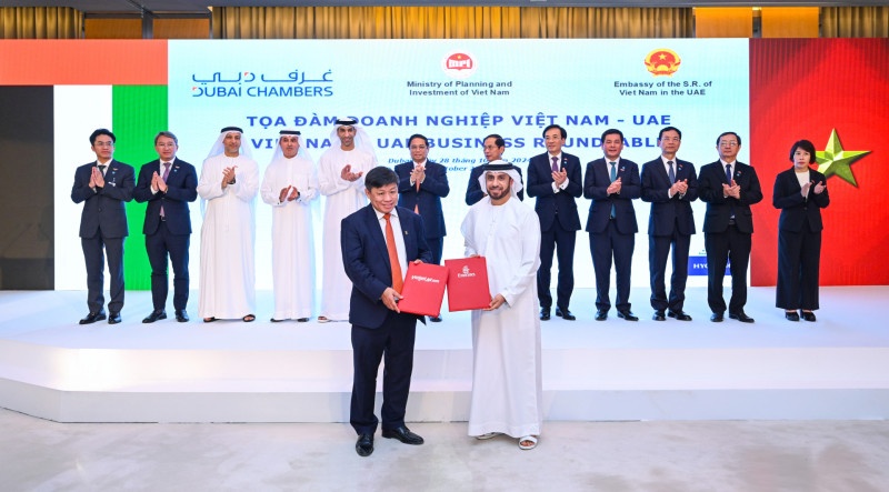 emirates signs strategic mous with vietnam airlines and vietjet