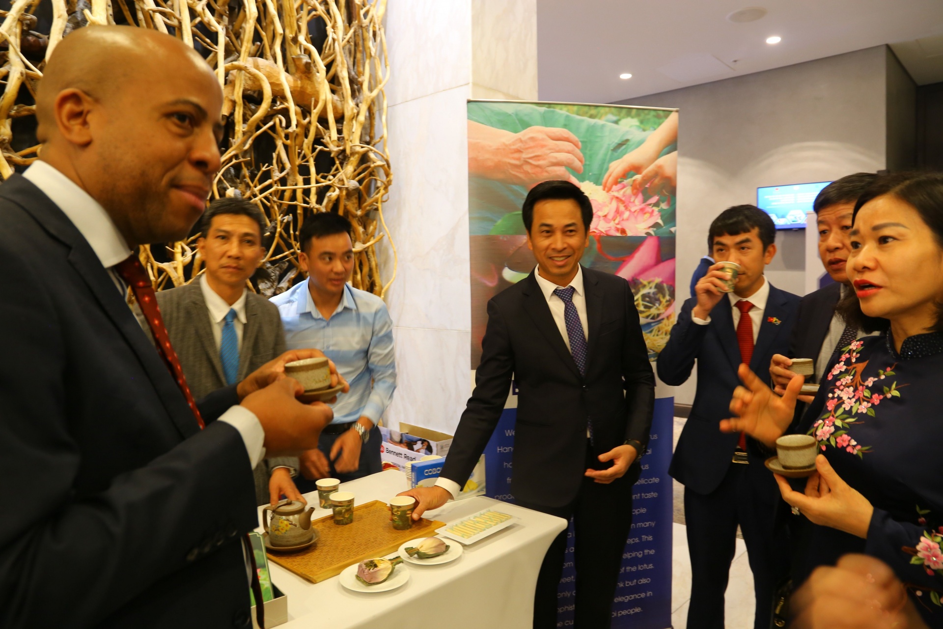 hanoi seeks ways to bolster investment trade and tourism with south africa