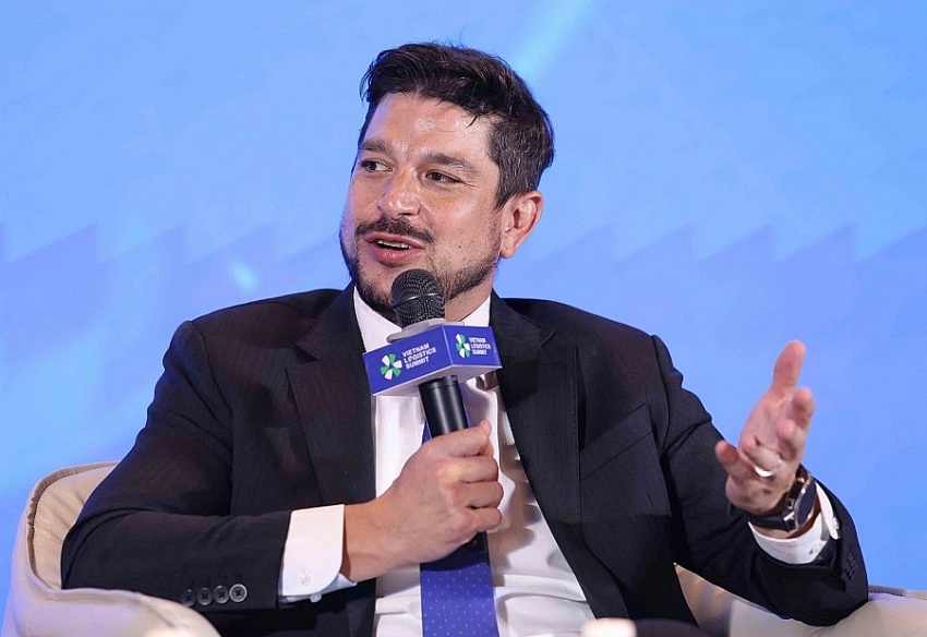 Digital transformation to compete in challenging logistics market