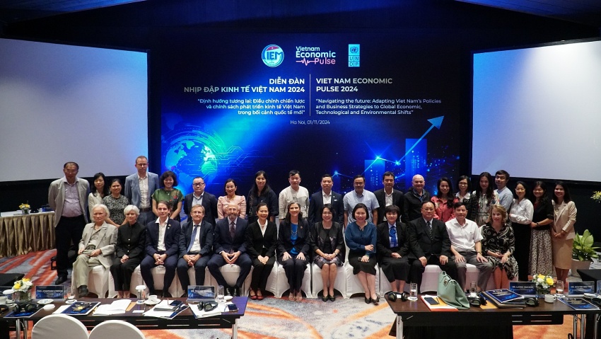 Leaders and experts from across government, business, and academia convened at VEP forum themed “Navigating the Future: Adapting Viet Nam’s policies and business strategies to global economic, technological and environmental shifts”. Photo: Organiser