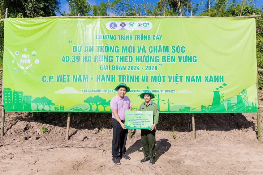 C.P. Vietnam hands over forest project in Binh Phuoc province