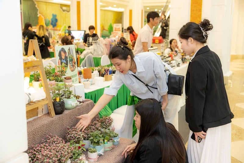 Vietnamese consumers careful amid economic volatility