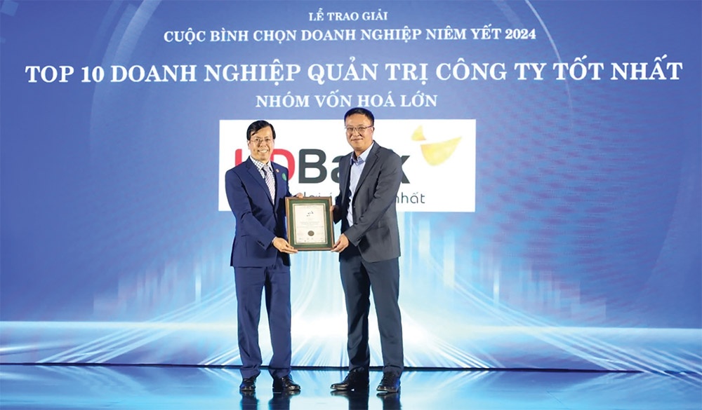 HDBank in triple victory at listed company awards