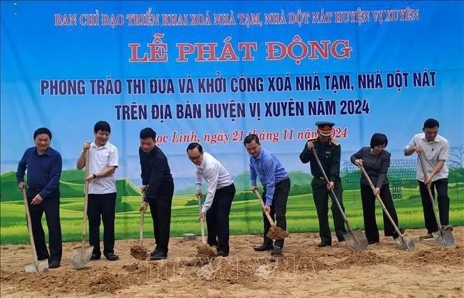 Ha Giang kicks off construction of 24 houses for poor families