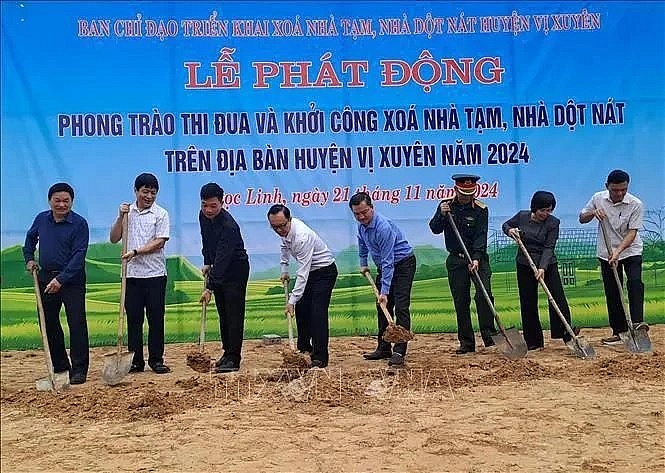 Ha Giang kicks off construction of 24 houses for poor families