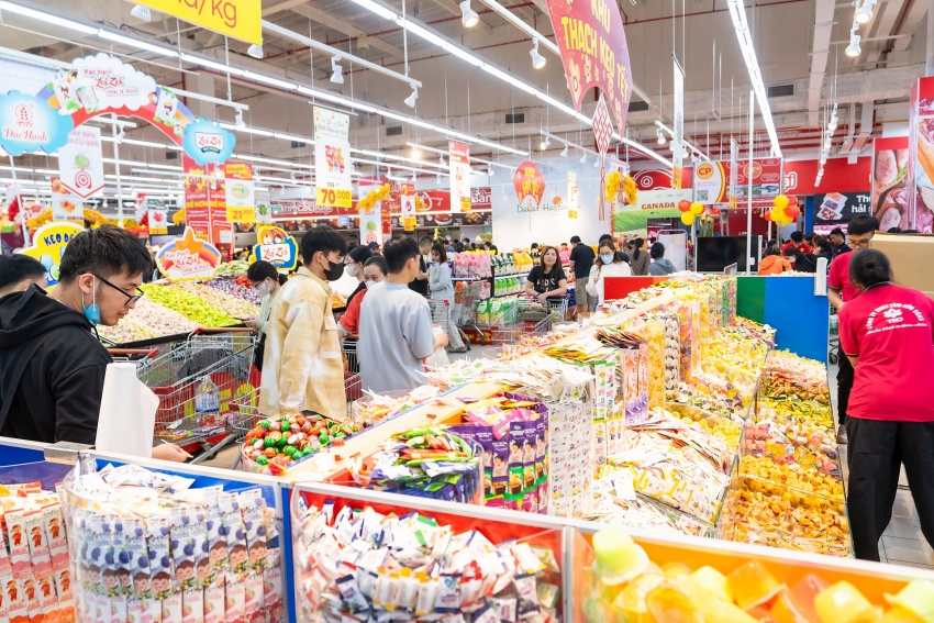 Retailers speeding up to welcome Tet holidays