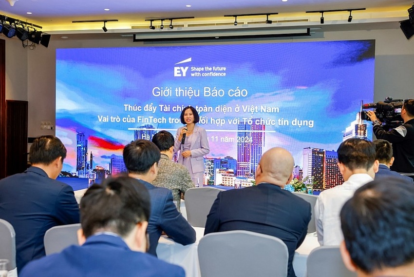 Nguyen Thuy Duong, chairwoman of the board at EY Vietnam sharing insights at the event. Photo: EY Vietnam