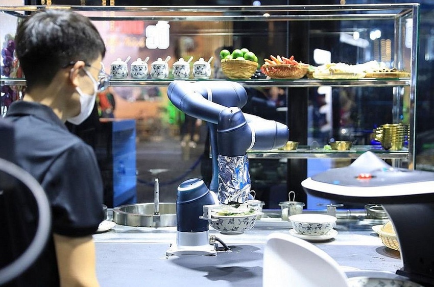 Experience Hanoi’s pho served by robots