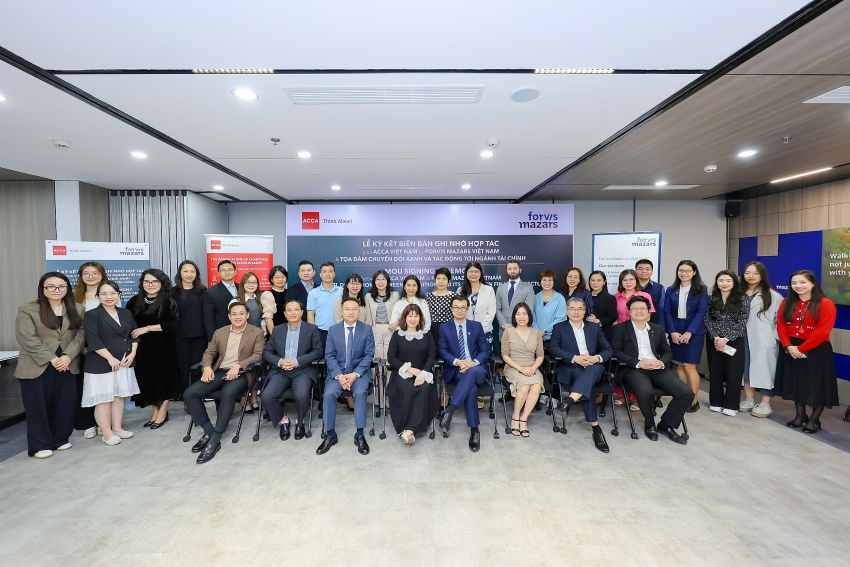 Representatives from government agencies, organisations, and businesses were present at the signing ceremony. Photo: ACCA Vietnam