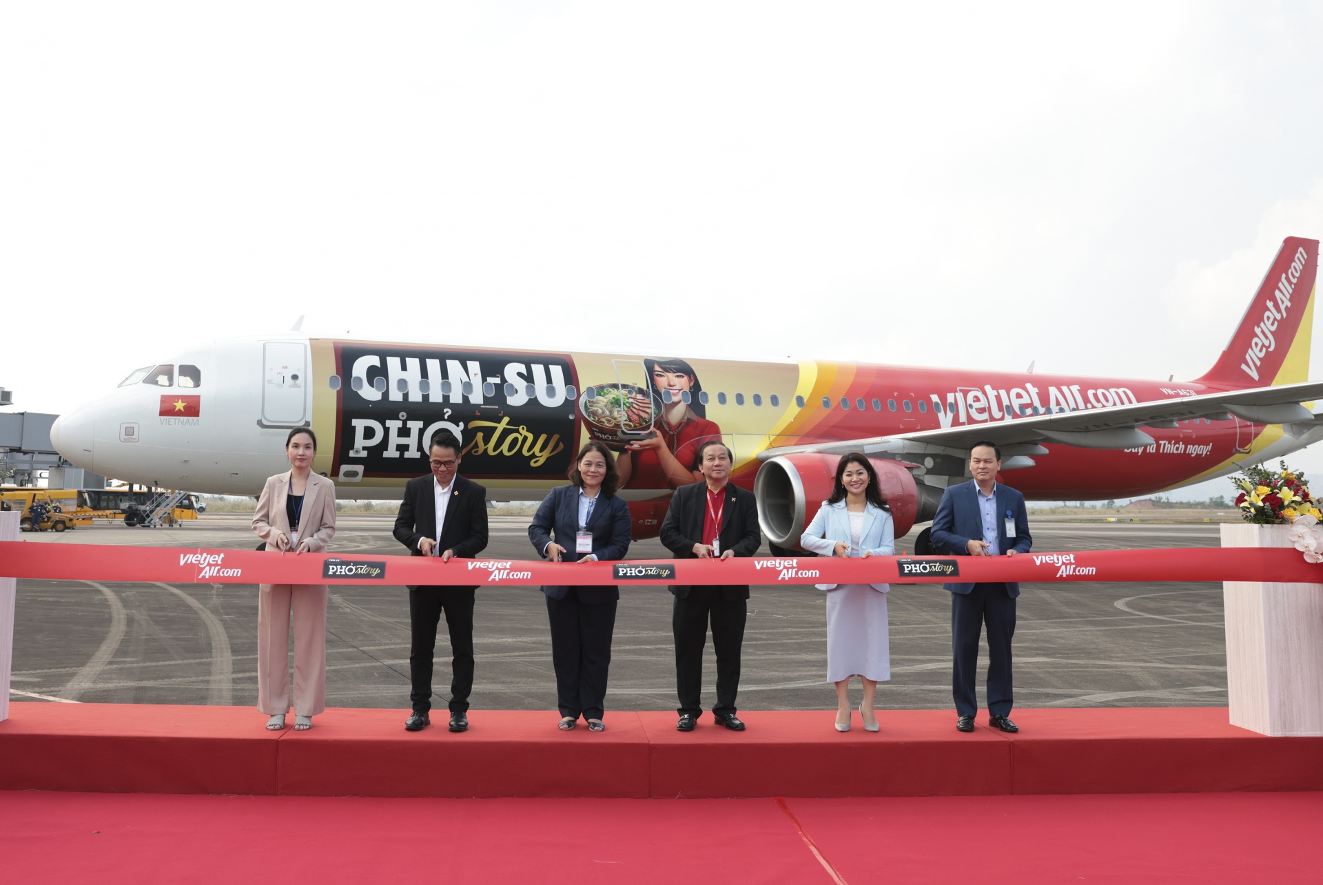 Masan Consumer and Vietjet cooperate to bring CHIN-SU Pho Story to the world